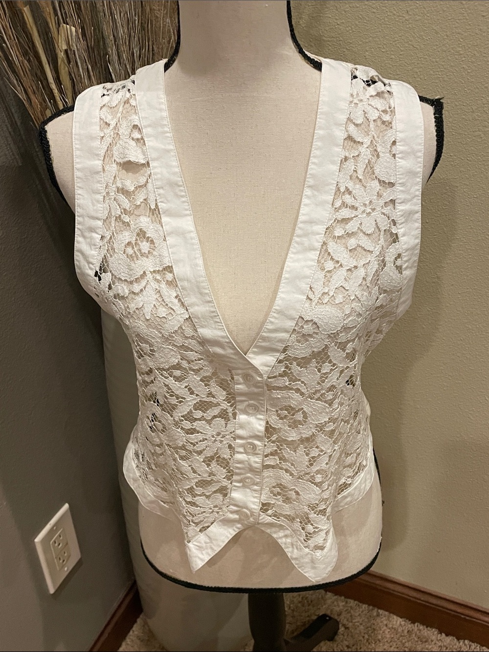 Vintage Y2K Karen Kane Lace Button Up Cream Vest Fairycore Coquette Size S